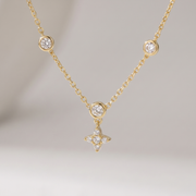 Clair de Fleur Halskette von VÉORA – 925 Sterling Silber, 18K vergoldet – Ansicht 2