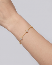 Fleur Mini Armband von VÉORA – 925 Sterling Silber, 18K vergoldet – Ansicht 4