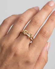 Noéa Ring von VÉORA – 925 Sterling Silber, 18K vergoldet, verschlungenes Design – Ansicht 1